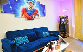 Ideal Pour Professionnels & Familles - Travail & Loisirs - Borne Arcade - Billard - Jeux Video - Wifi Fibre - Netflix & Disney Plus - Experience Unique - Jeu Bonus Offert !